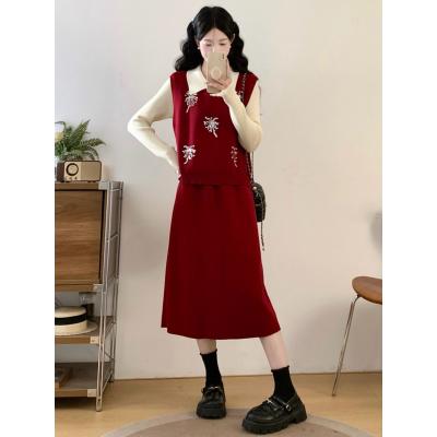 新年红色套装女秋冬大码胖mm巨好看重工钉珠针织马甲连衣裙两件套